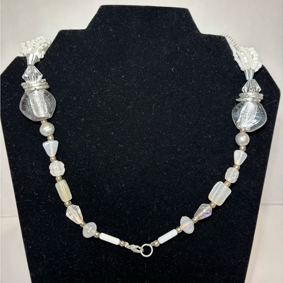 Seed Bead White Multistrand Necklace Silvertone Opalescent Clear Beads 12โ Drop - Picture 6 of 9